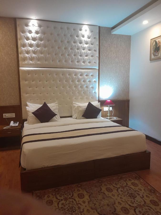 Banyan Hotel&Restro Hisār Exterior foto